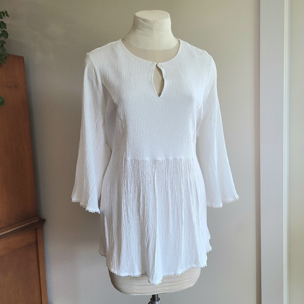 White Blouse w. Keyhole Neckline